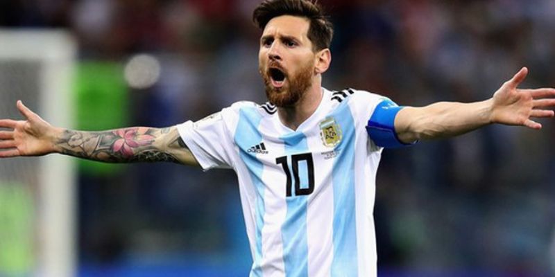 Messi thi đấu trong màu áo của ĐT Argentina 