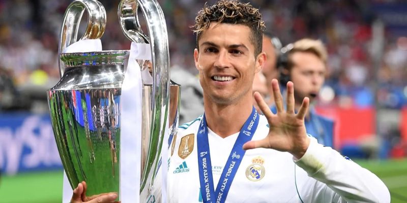 Ronaldo cũng đang là chân sút vĩ đại nhất tại cúp C1 với 140 bàn thắng